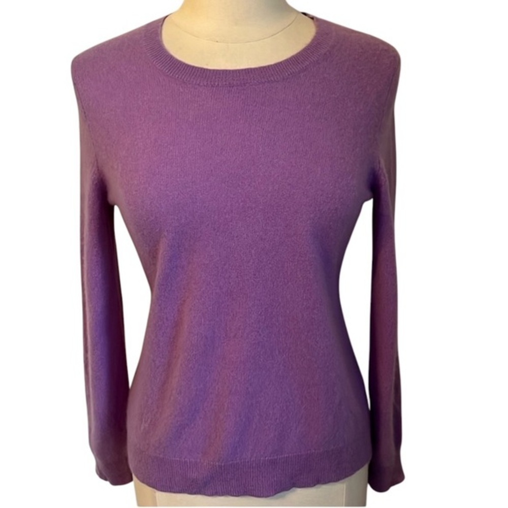 Lord & Taylor 100% Cashmere Lavender v-neck Sweater ribbed hem Size Large - Picture 1 of 8